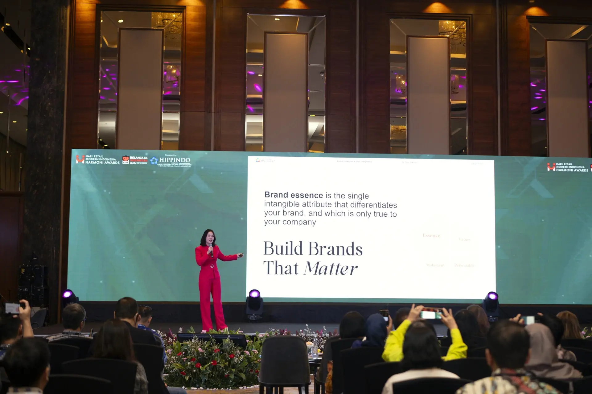 Yulia Saksen keynote speaking at Indonesia Retail Summit 2025 by Marketeers